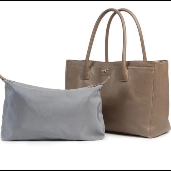 Chanel Cerf Executive Tote Bag - Picture 3 of 14